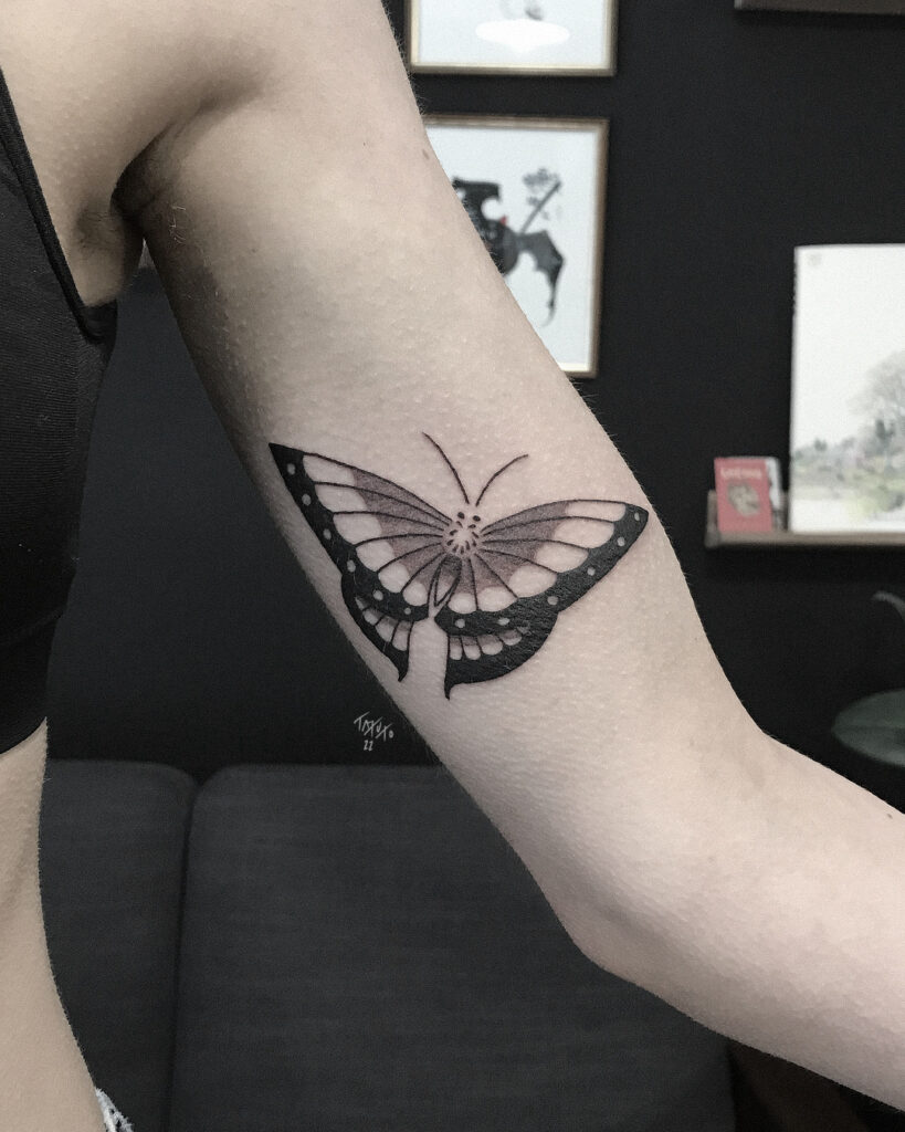 nico-tatuto-tatoueur-talence-bordeaux-flash-papillon-butterfly-blackwork-flash-tattoo-anyway77