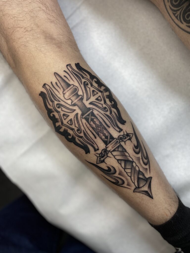 oll-tatoueur-talence-bordeaux-anyway77-medieval-trad-tattoo-tatouage-gravure-13