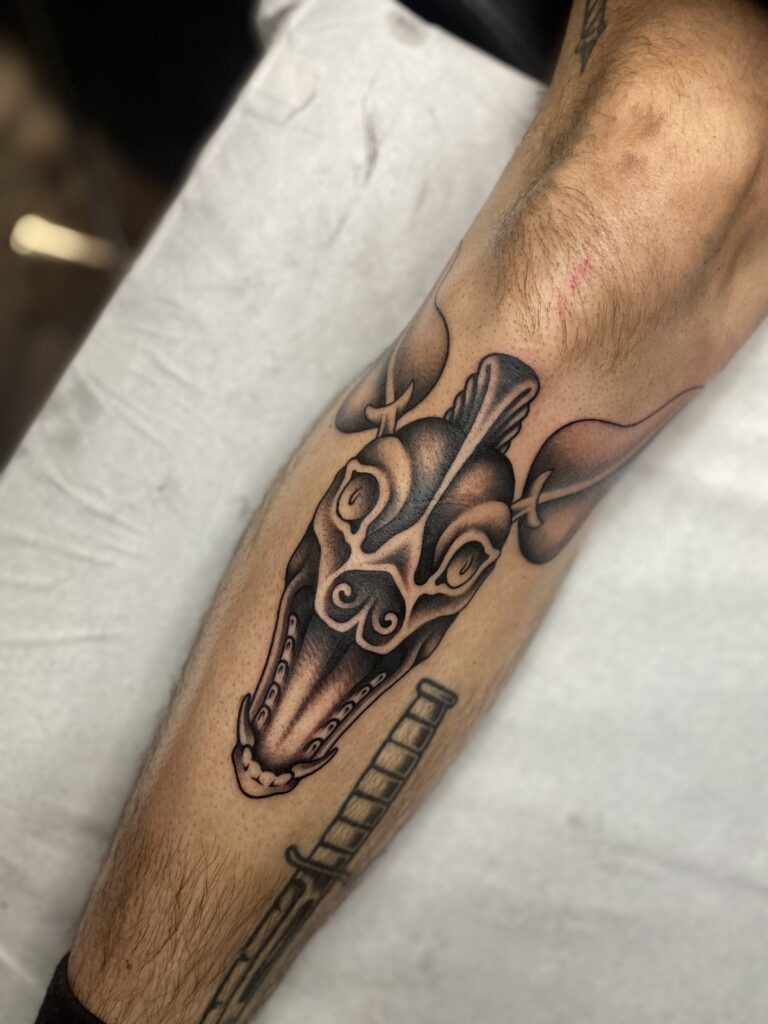 oll-tatoueur-talence-bordeaux-anyway77-medieval-trad-tattoo-tatouage-gravure-18