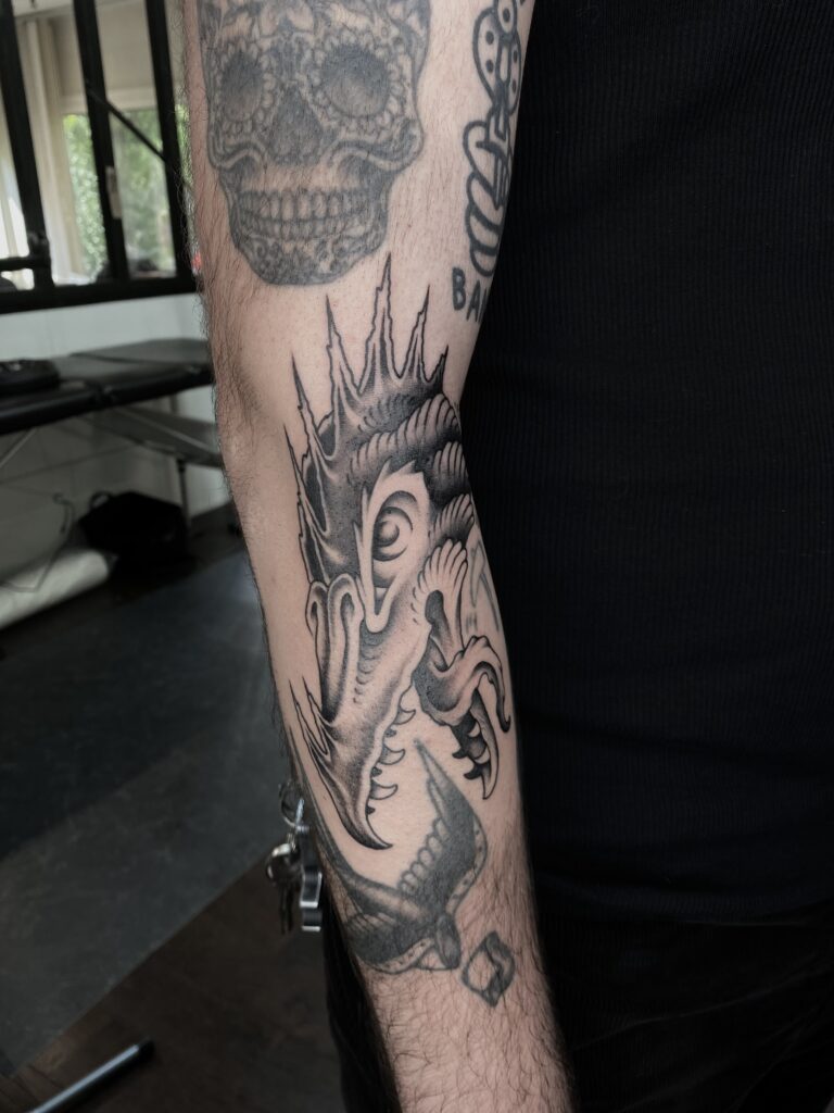 oll-tatoueur-talence-bordeaux-anyway77-medieval-trad-tattoo-tatouage-gravure-6