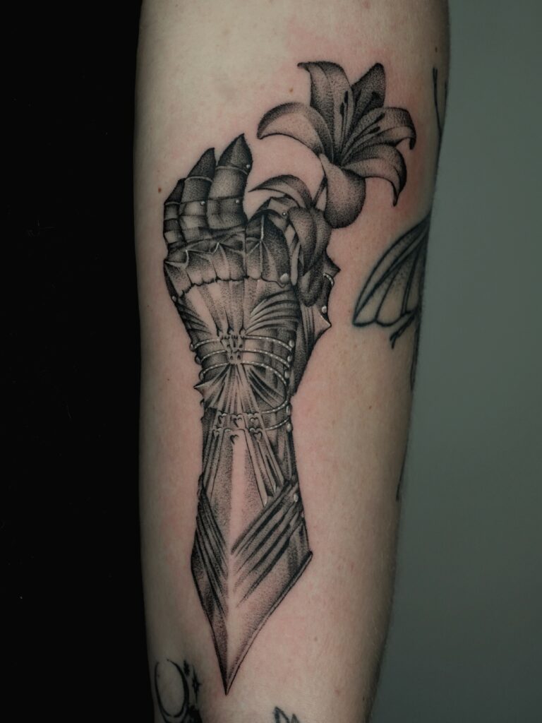 ugo-messebasse-tatoueur-talence-anyway77-bordeaux-tatouage-realiste-surrealiste-noir-et-gris-2