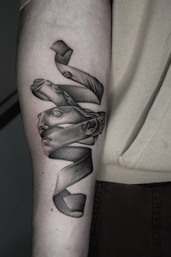 ugo-messebasse-tatoueur-talence-anyway77-bordeaux-tatouage-realiste-surrealiste-noir-et-gris-3