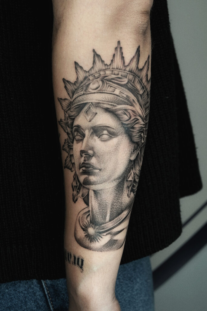 ugo-messebasse-tatoueur-talence-anyway77-bordeaux-tatouage-realiste-surrealiste-noir-et-gris-4