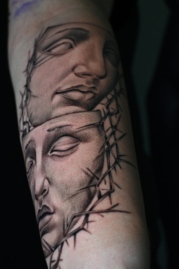 ugo-messebasse-tatoueur-talence-anyway77-bordeaux-tatouage-realiste-surrealiste-noir-et-gris-5